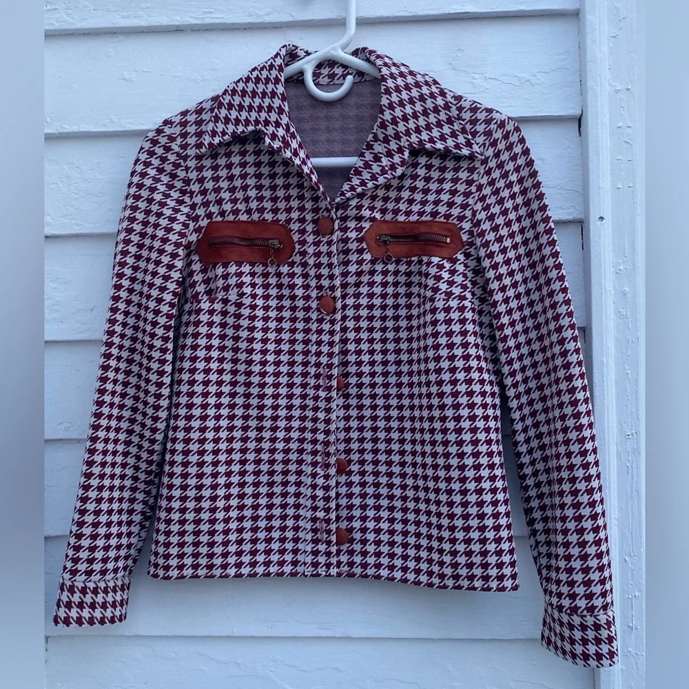 Stylish Houndstooth Blazer Jacket in Maroon and White - Picture 1 of 8
